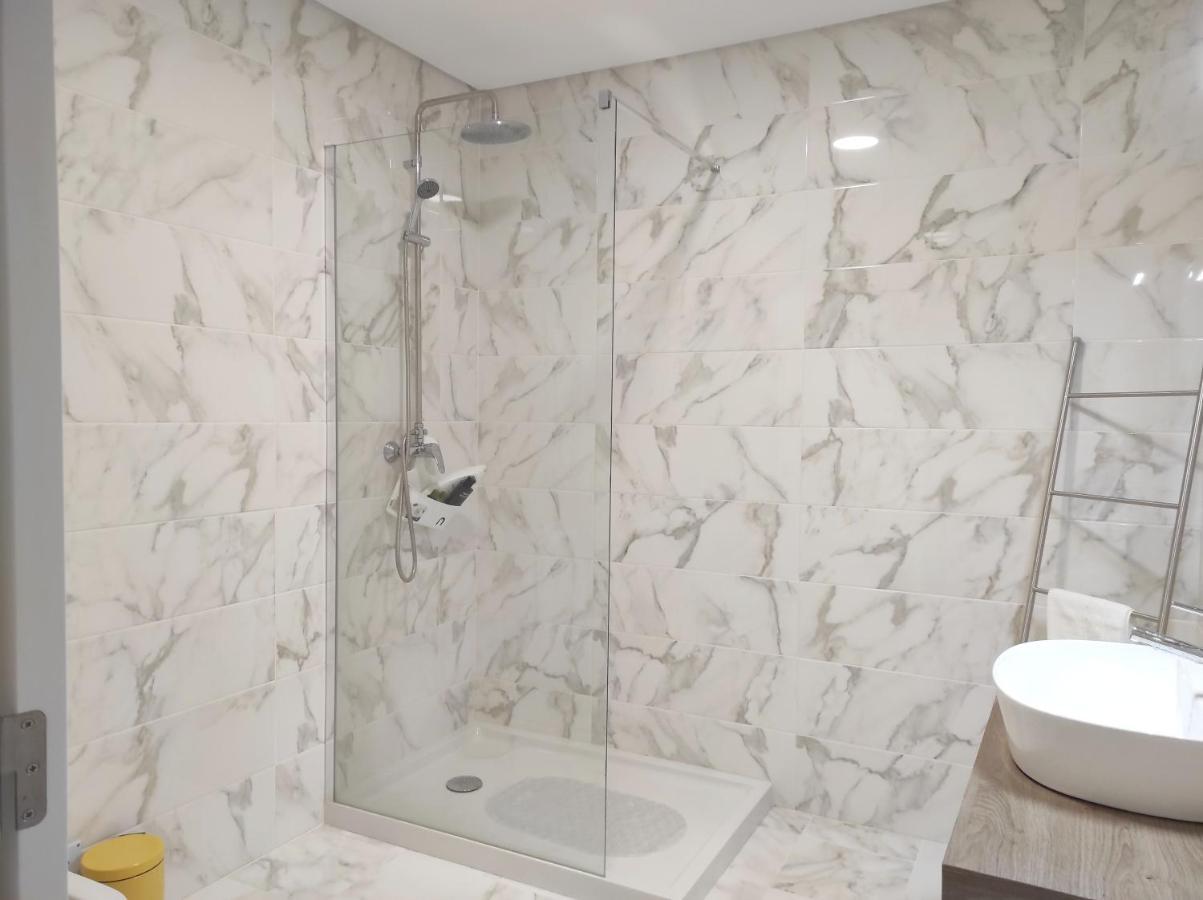 Hall 92 Quartos Com Wc Em Moradia Com Piscina A-Das-Lebres Loures Kültér fotó