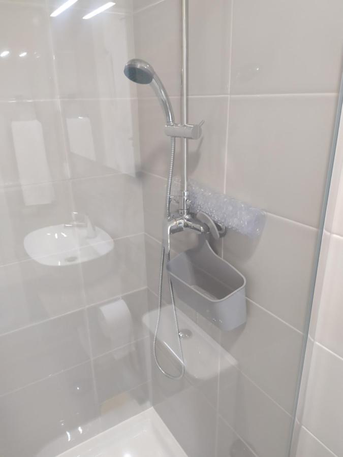 Hall 92 Quartos Com Wc Em Moradia Com Piscina A-Das-Lebres Loures Kültér fotó