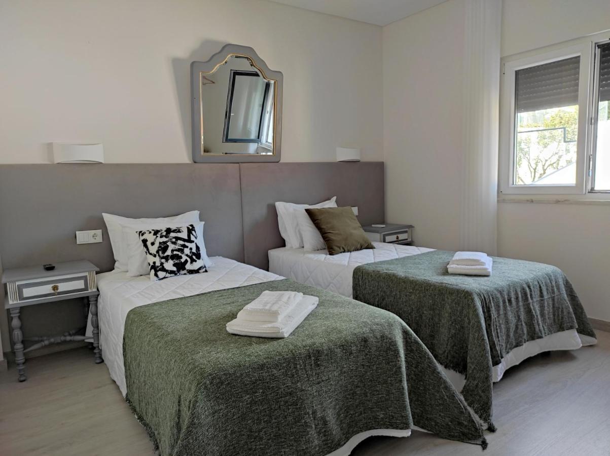 Hall 92 Quartos Com Wc Em Moradia Com Piscina A-Das-Lebres Loures Kültér fotó