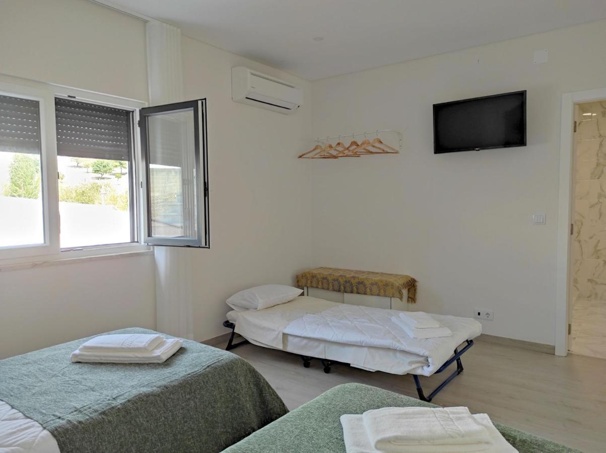 Hall 92 Quartos Com Wc Em Moradia Com Piscina A-Das-Lebres Loures Kültér fotó