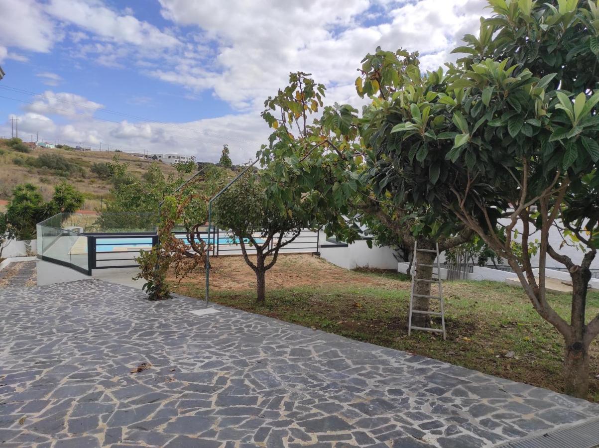 Hall 92 Quartos Com Wc Em Moradia Com Piscina A-Das-Lebres Loures Kültér fotó