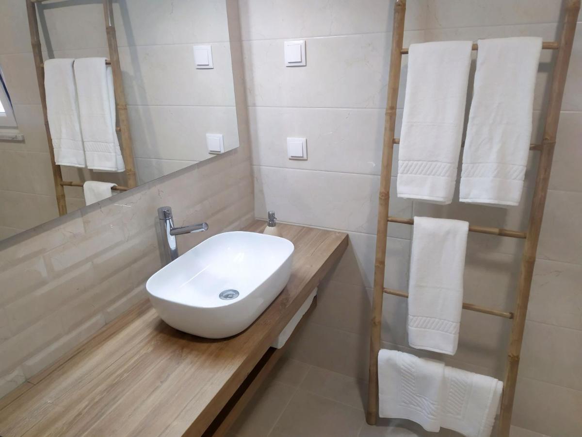 Hall 92 Quartos Com Wc Em Moradia Com Piscina A-Das-Lebres Loures Kültér fotó