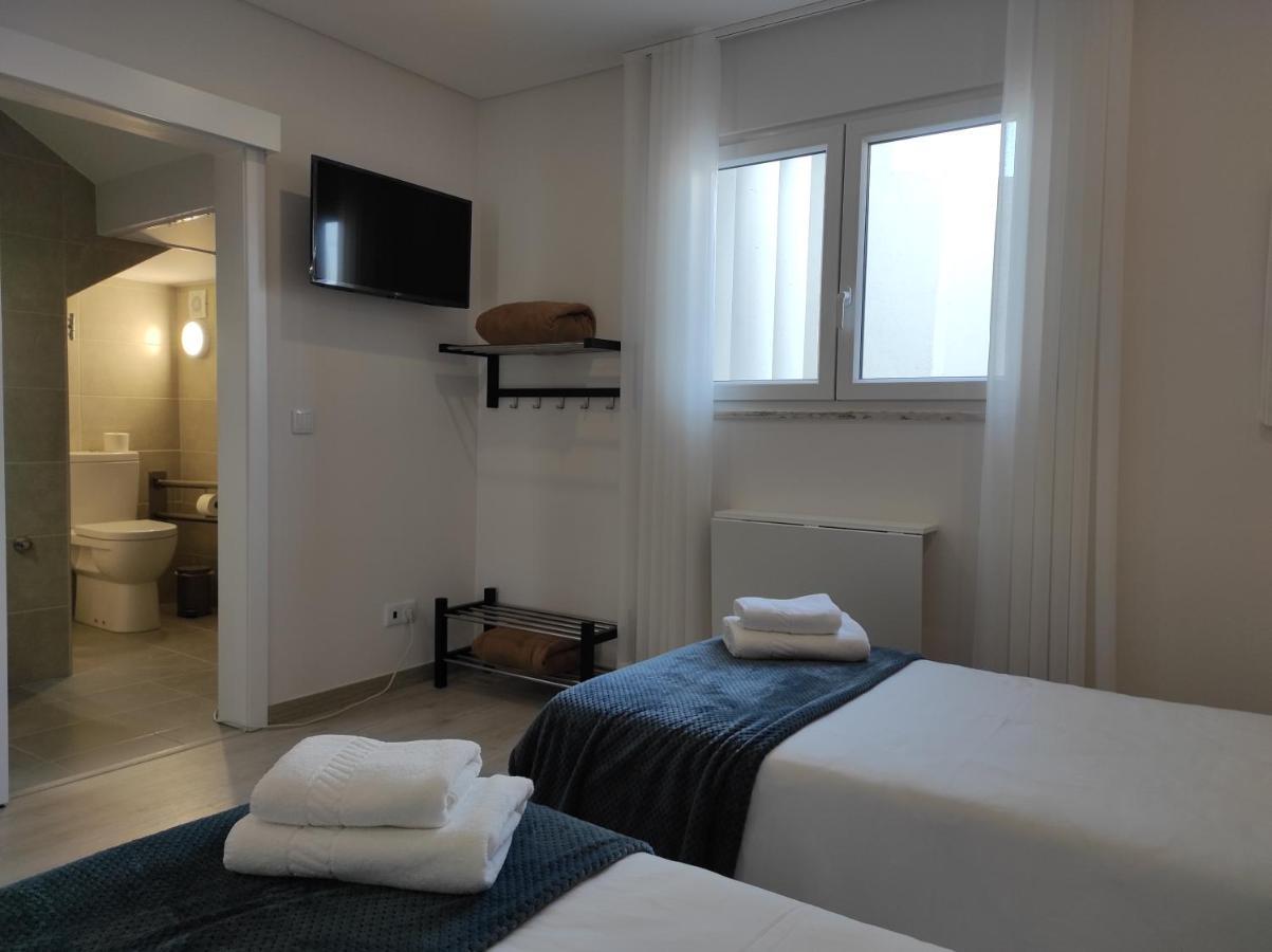 Hall 92 Quartos Com Wc Em Moradia Com Piscina A-Das-Lebres Loures Kültér fotó