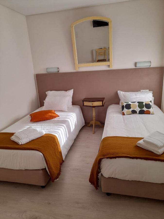 Hall 92 Quartos Com Wc Em Moradia Com Piscina A-Das-Lebres Loures Kültér fotó