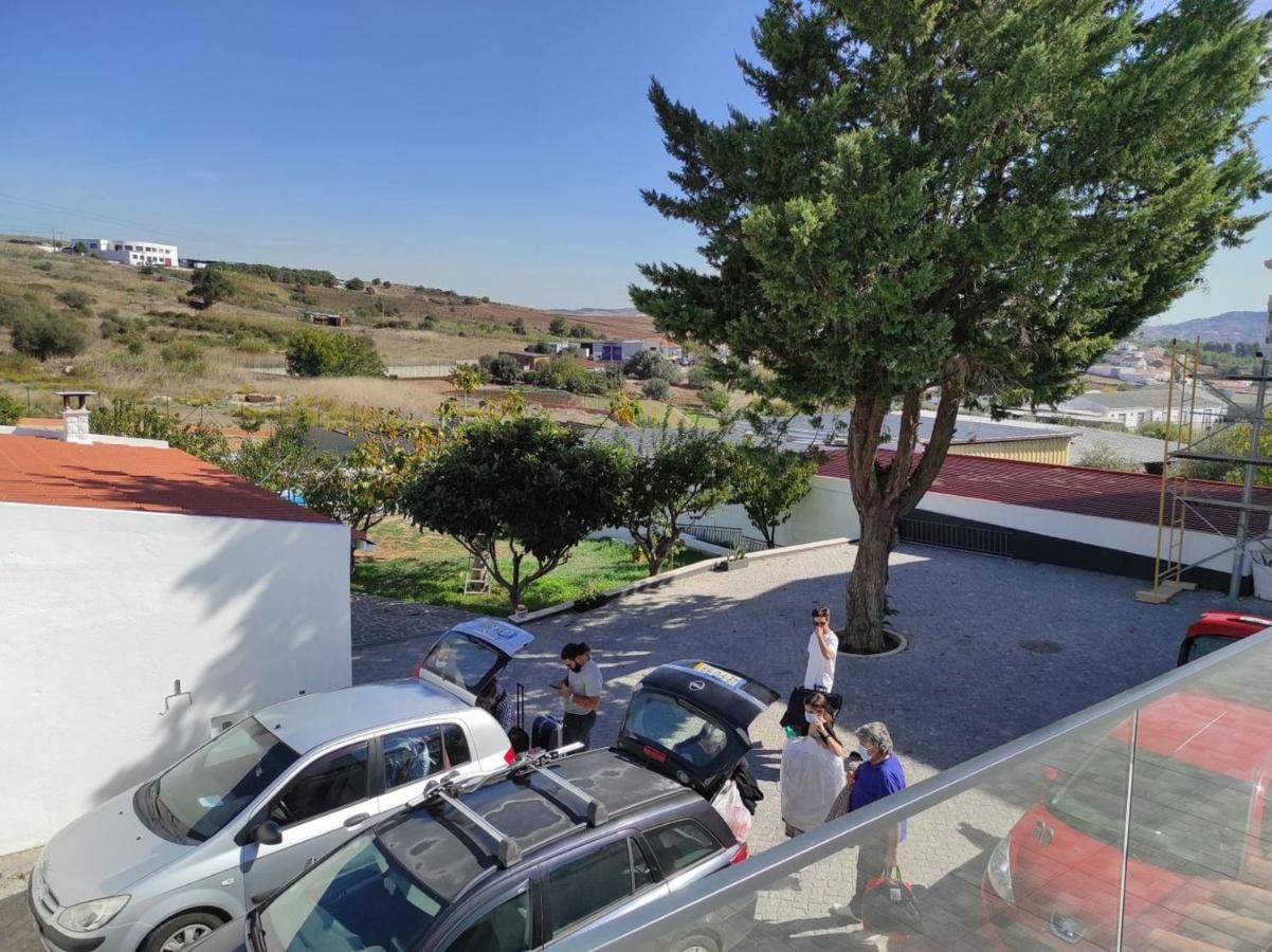 Hall 92 Quartos Com Wc Em Moradia Com Piscina A-Das-Lebres Loures Kültér fotó