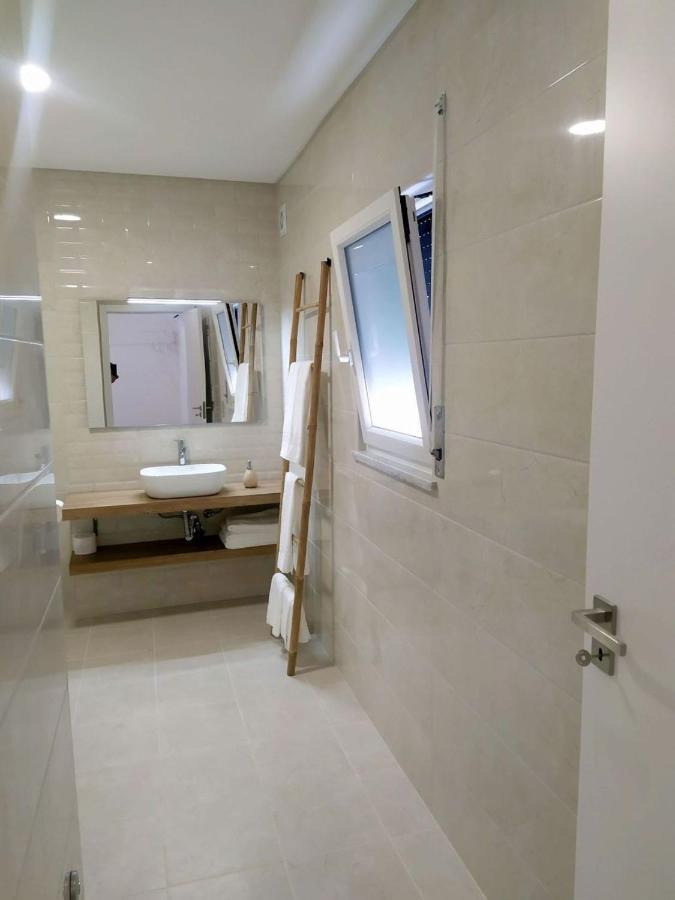 Hall 92 Quartos Com Wc Em Moradia Com Piscina A-Das-Lebres Loures Kültér fotó
