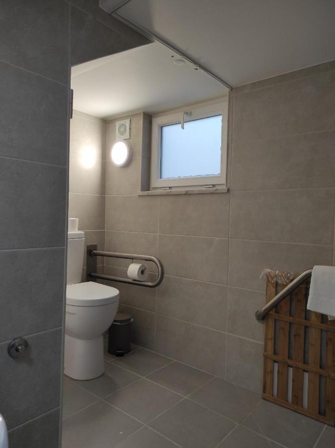 Hall 92 Quartos Com Wc Em Moradia Com Piscina A-Das-Lebres Loures Kültér fotó