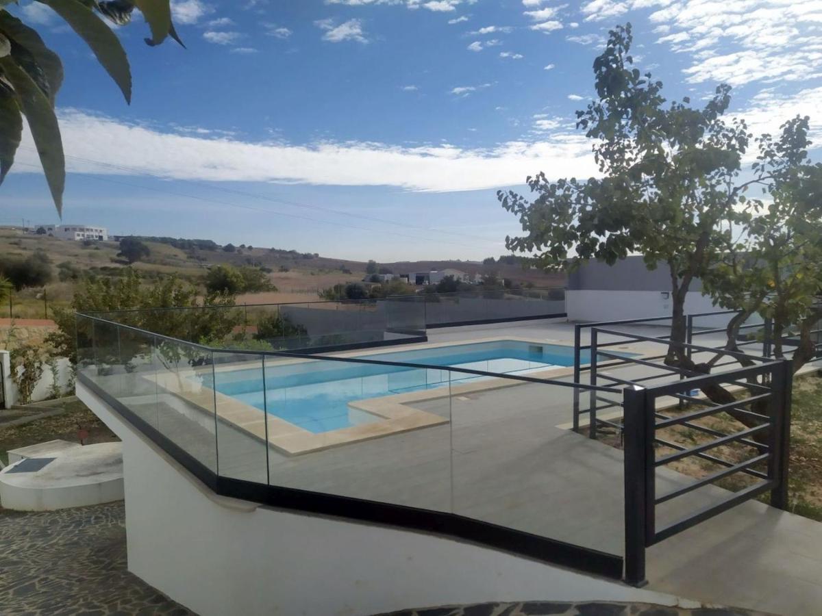 Hall 92 Quartos Com Wc Em Moradia Com Piscina A-Das-Lebres Loures Kültér fotó