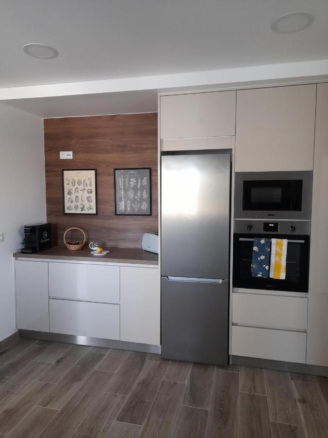 Hall 92 Quartos Com Wc Em Moradia Com Piscina A-Das-Lebres Loures Kültér fotó