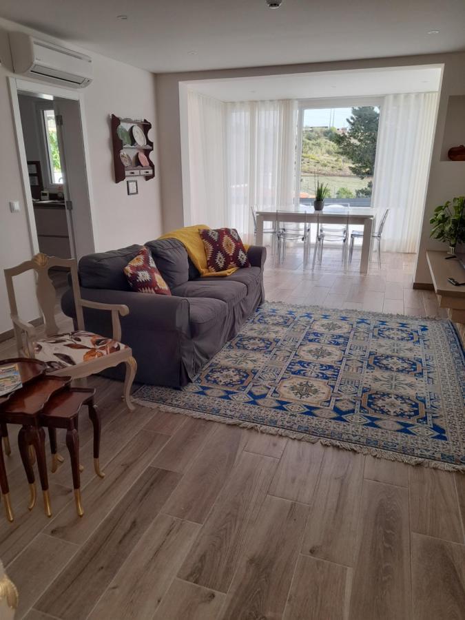 Hall 92 Quartos Com Wc Em Moradia Com Piscina A-Das-Lebres Loures Kültér fotó