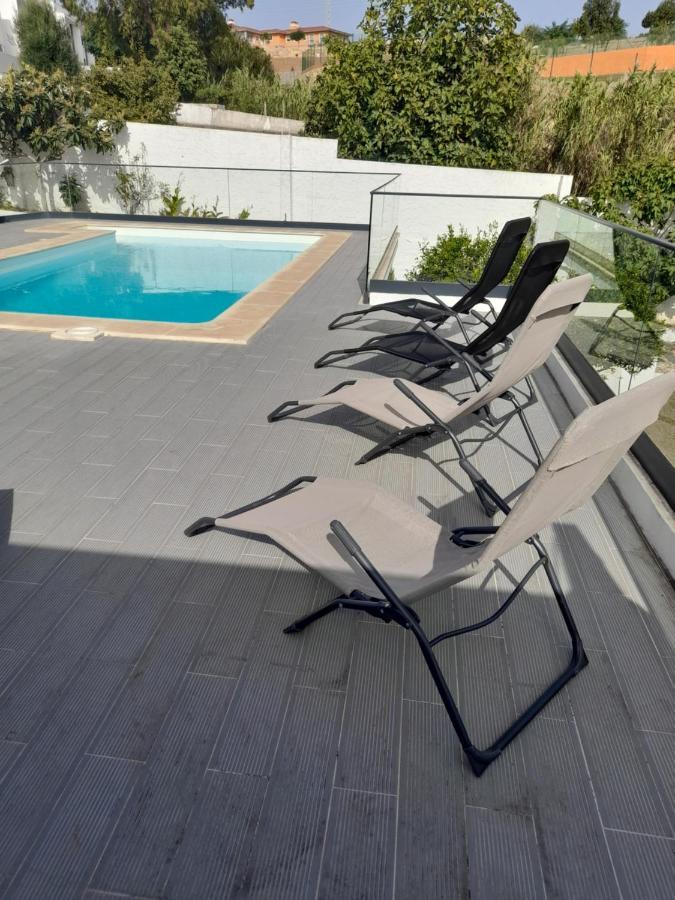 Hall 92 Quartos Com Wc Em Moradia Com Piscina A-Das-Lebres Loures Kültér fotó