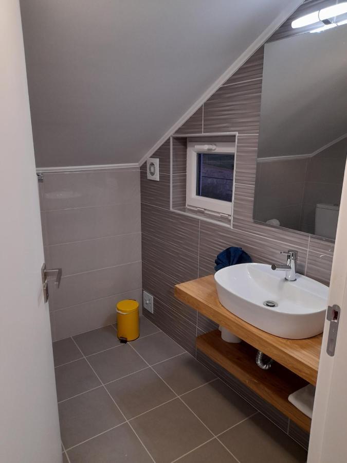 Hall 92 Quartos Com Wc Em Moradia Com Piscina A-Das-Lebres Loures Kültér fotó