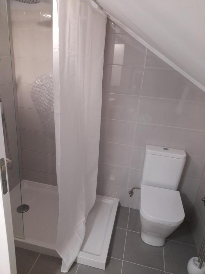 Hall 92 Quartos Com Wc Em Moradia Com Piscina A-Das-Lebres Loures Kültér fotó