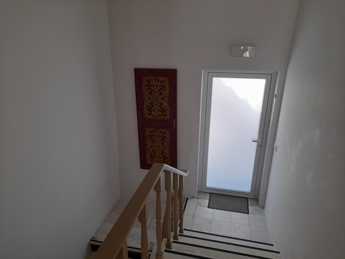 Hall 92 Quartos Com Wc Em Moradia Com Piscina A-Das-Lebres Loures Kültér fotó