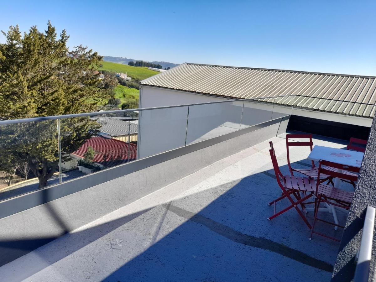 Hall 92 Quartos Com Wc Em Moradia Com Piscina A-Das-Lebres Loures Kültér fotó