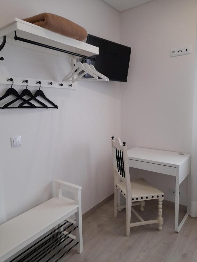 Hall 92 Quartos Com Wc Em Moradia Com Piscina A-Das-Lebres Loures Kültér fotó