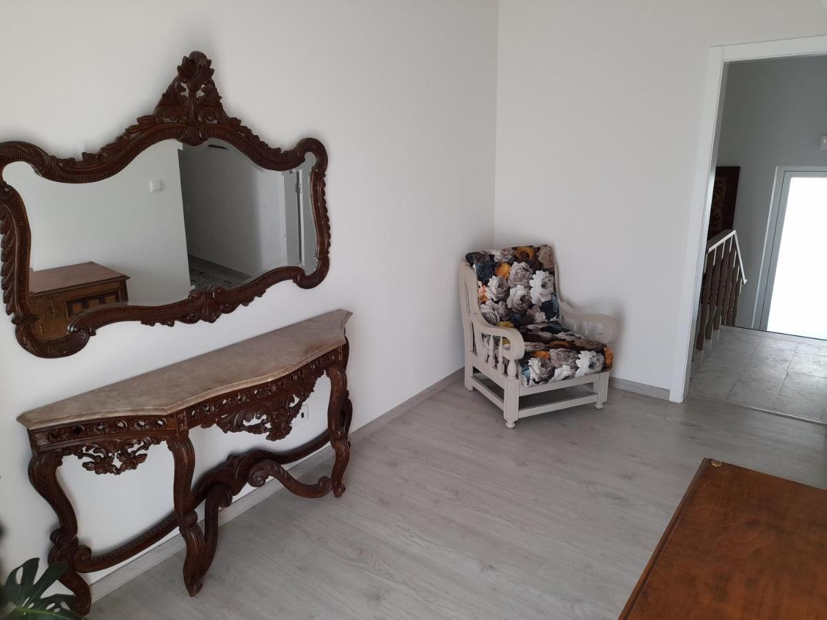 Hall 92 Quartos Com Wc Em Moradia Com Piscina A-Das-Lebres Loures Kültér fotó