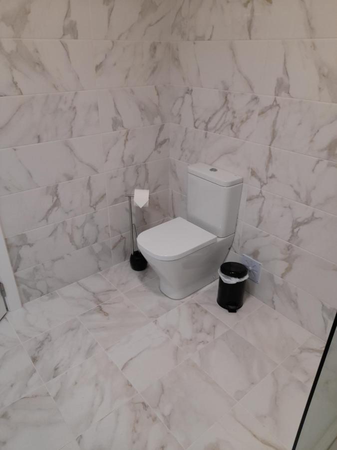 Hall 92 Quartos Com Wc Em Moradia Com Piscina A-Das-Lebres Loures Kültér fotó